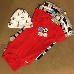 5 baby boy Gerber onesies body suits New
